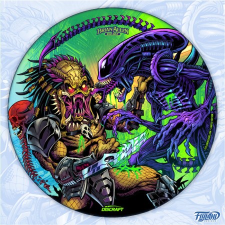 Illustration of Alien and Predator fighting each other on a disc golf disc